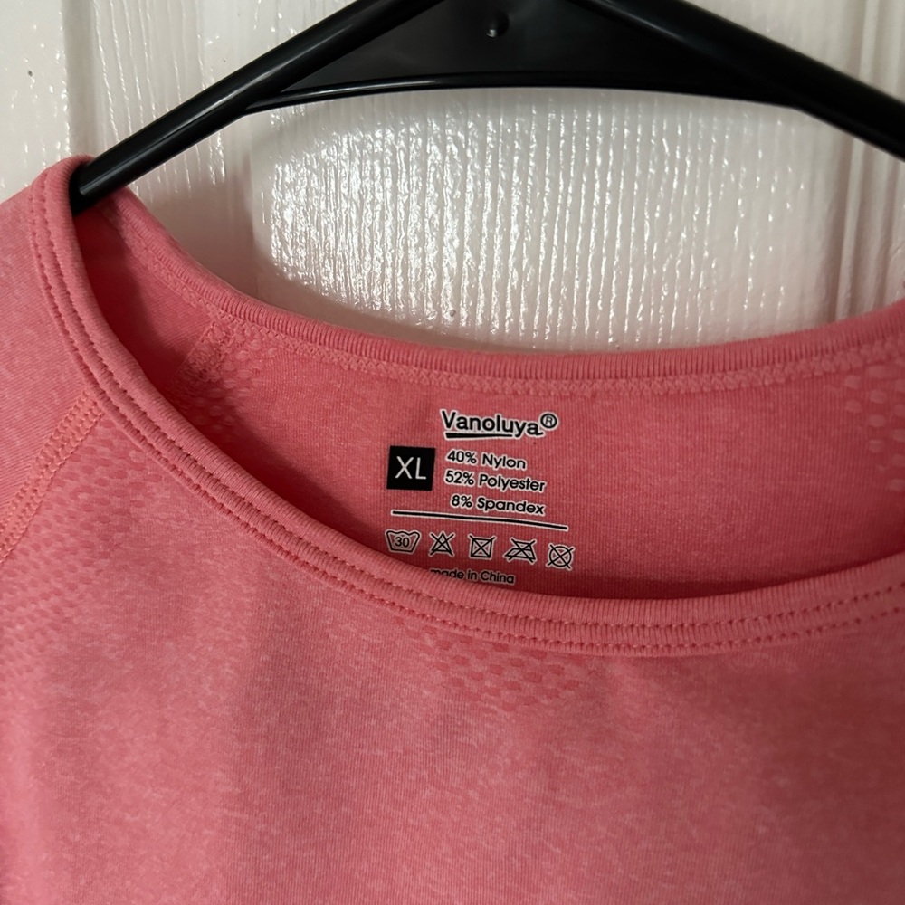 NWOT Vanoluya - Pink Crop Top Seamless Short Sleeve Top - Picture 13 of 14